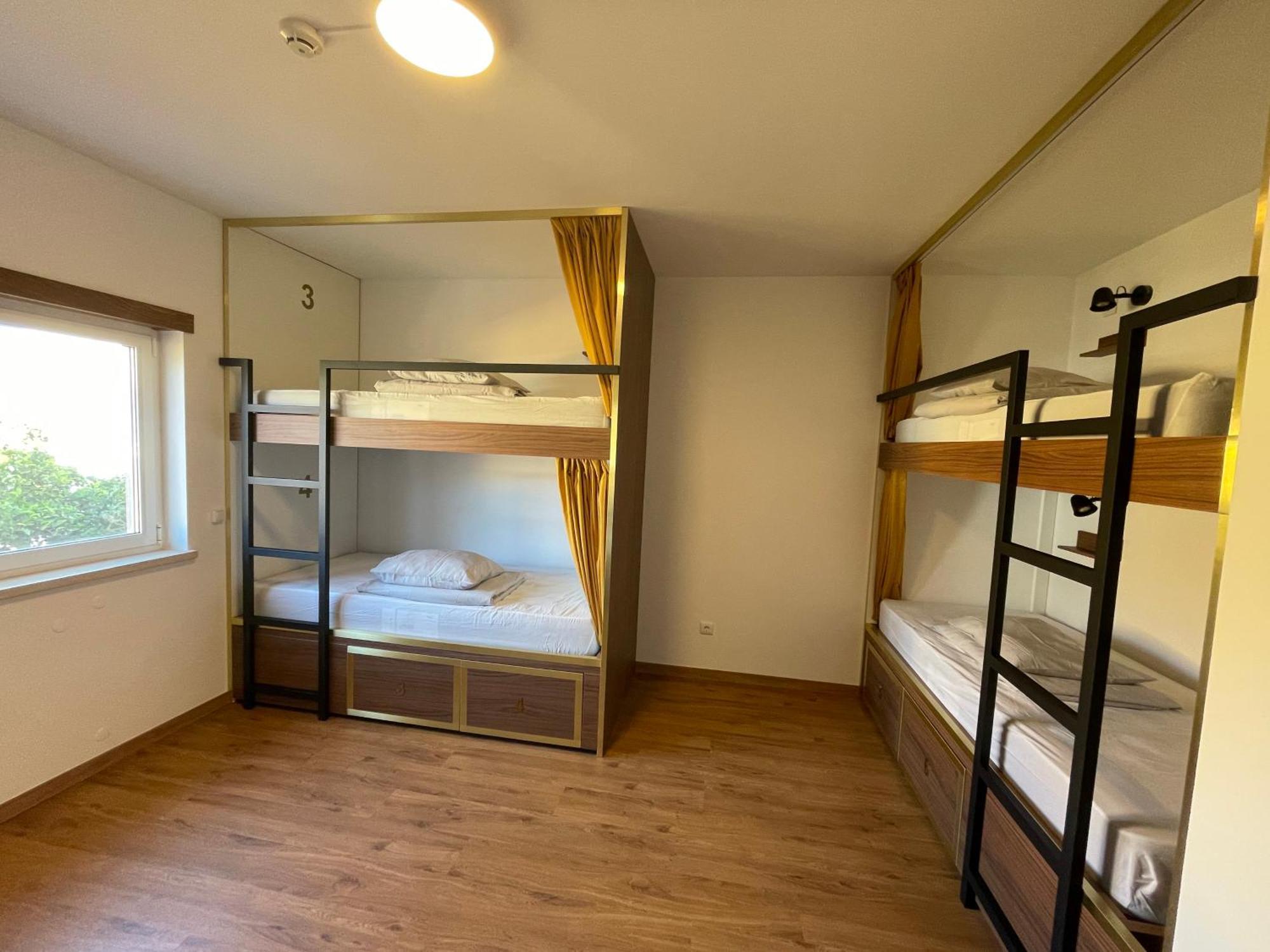 33 Hostel Балеал Екстер'єр фото
