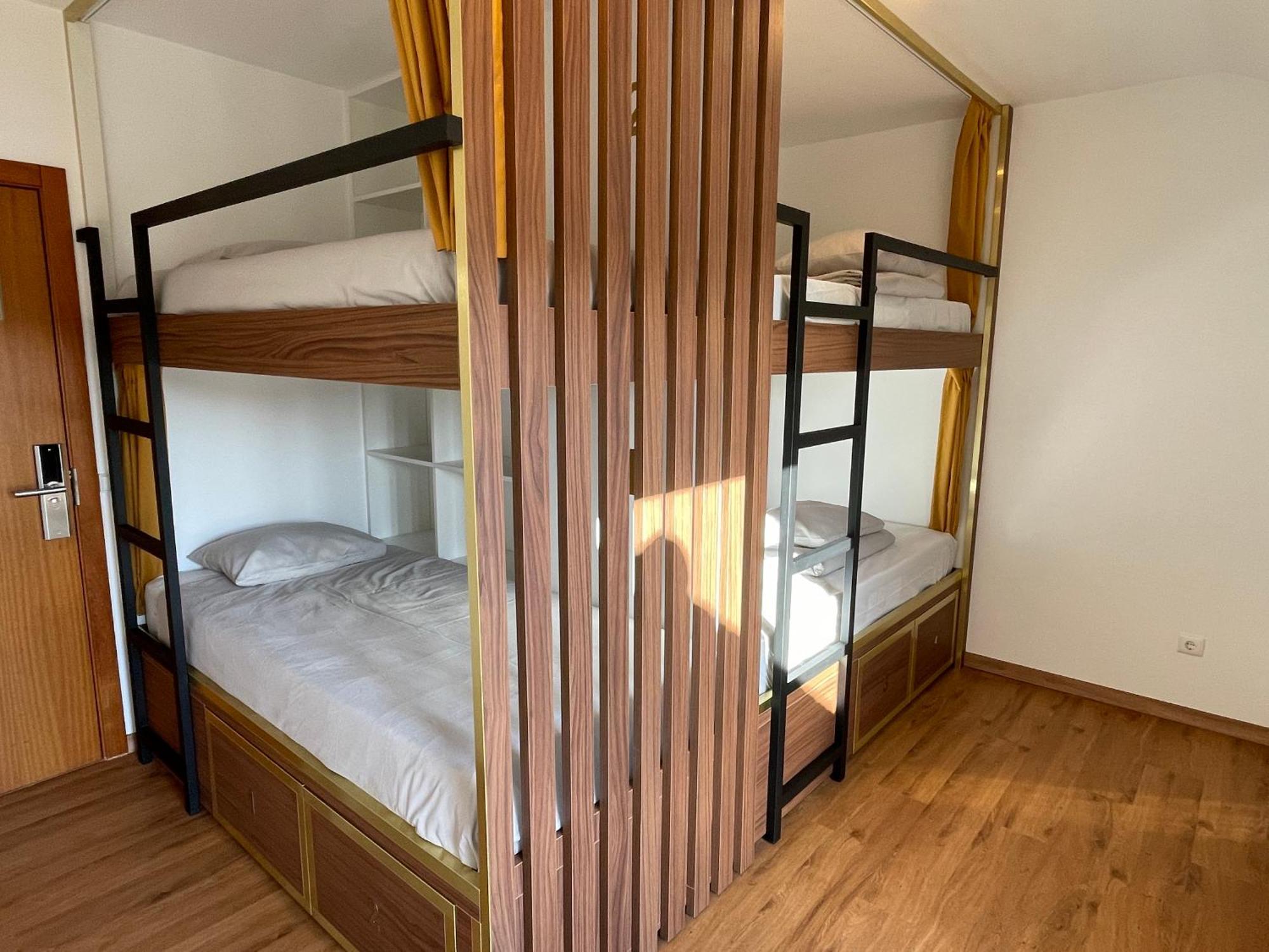 33 Hostel Балеал Екстер'єр фото