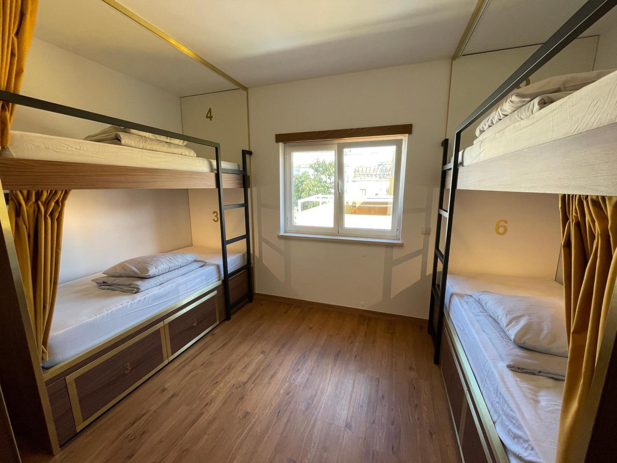 33 Hostel Балеал Екстер'єр фото