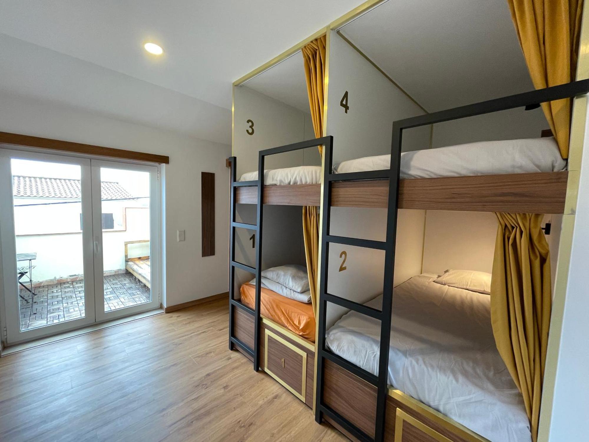 33 Hostel Балеал Екстер'єр фото