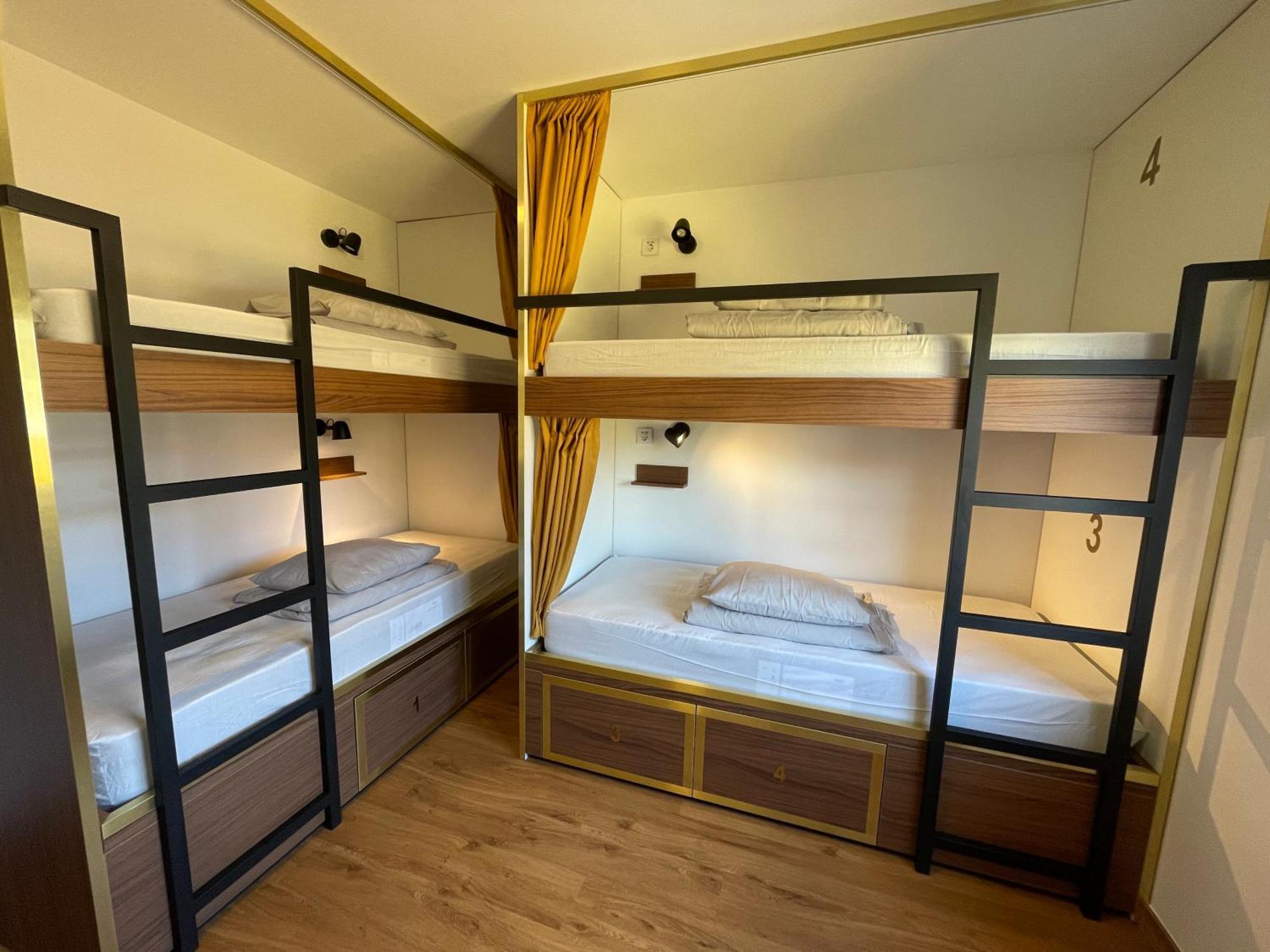 33 Hostel Балеал Екстер'єр фото