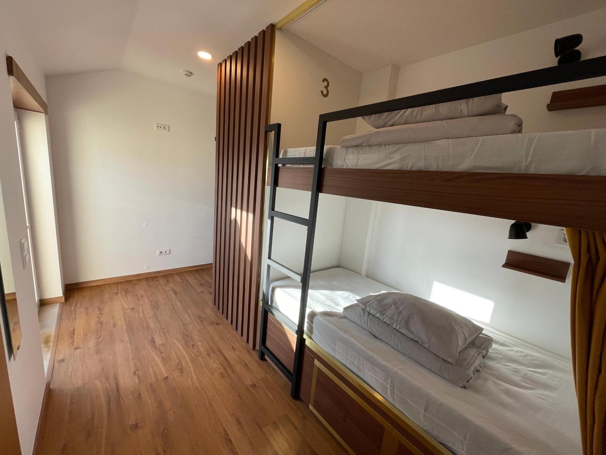 33 Hostel Балеал Екстер'єр фото