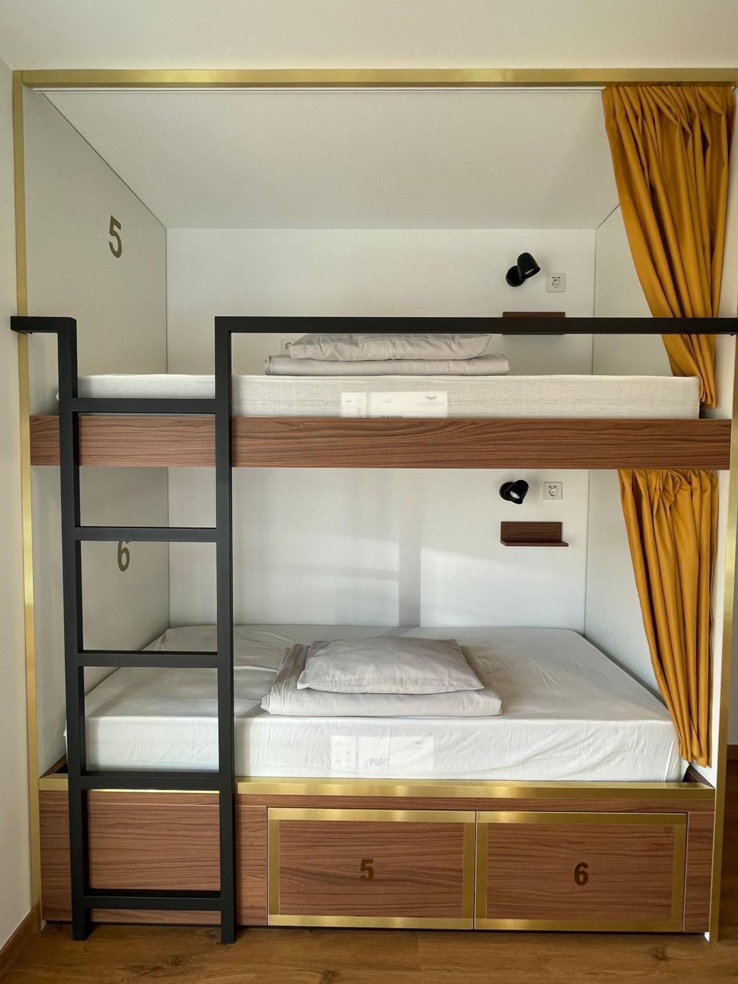 33 Hostel Балеал Екстер'єр фото