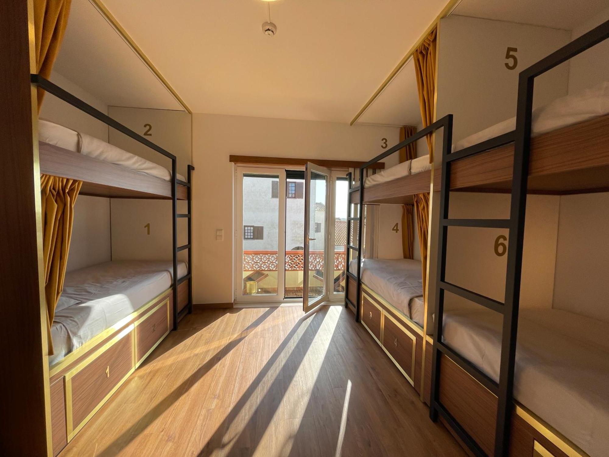 33 Hostel Балеал Екстер'єр фото